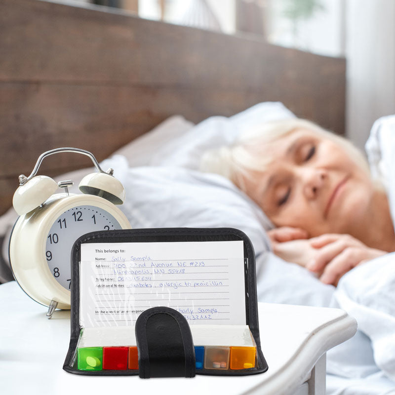 Tablettenbox PILLENBOX MIT ETUI Pillendose Wochenbox 7 Tage 4 Fächer – Medikamentenorganizer für eine Woche ENGLISH